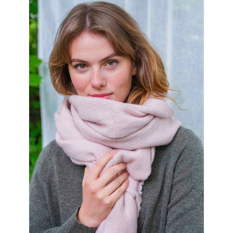 Close to my heart Julia Sartuul wool scarf Scarf Pale Pink